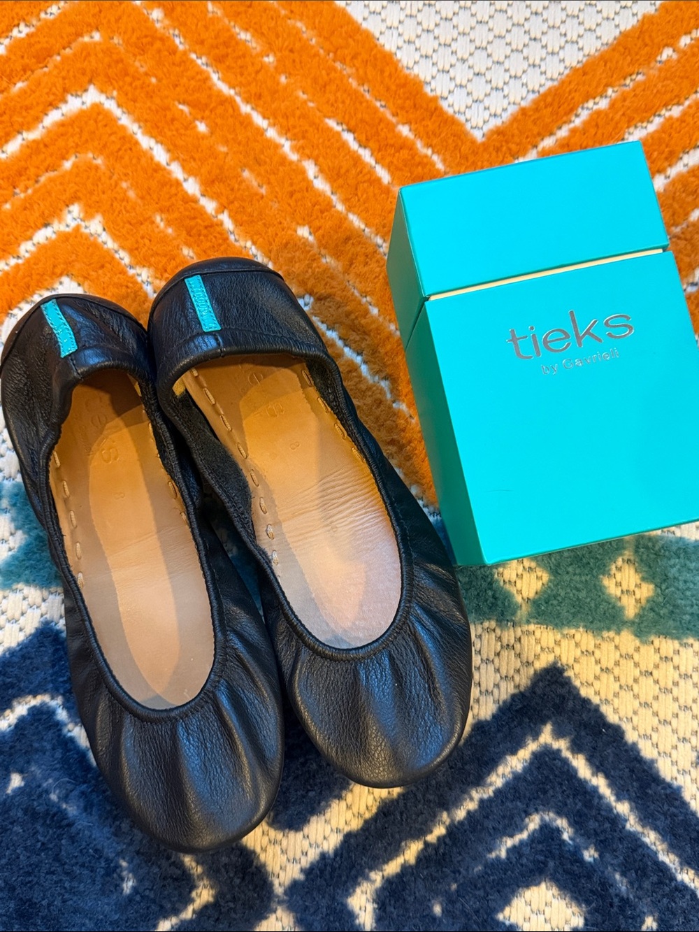 Tieks Ladies 8 Black Leather Ballet Flats with Teal Soles